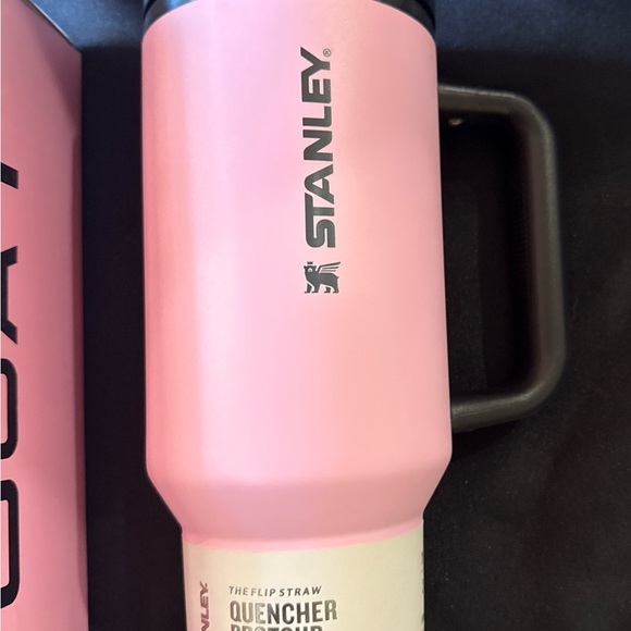 New Leo Messi Stanley 40oz Pink Quencher Tumbler GOAT Special Edition - Picture 2 of 6